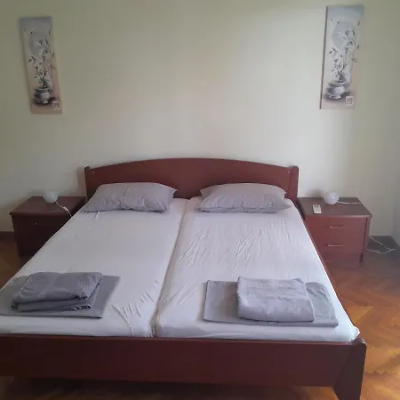 L Apartament