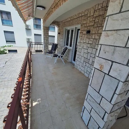 L Apartament *